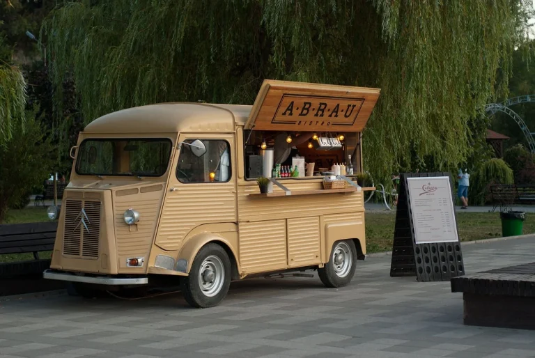 JAK OTWORZYĆ FOOD TRUCKA I ROZWINĄĆ MOBILNY BIZNES GASTRONOMICZNY